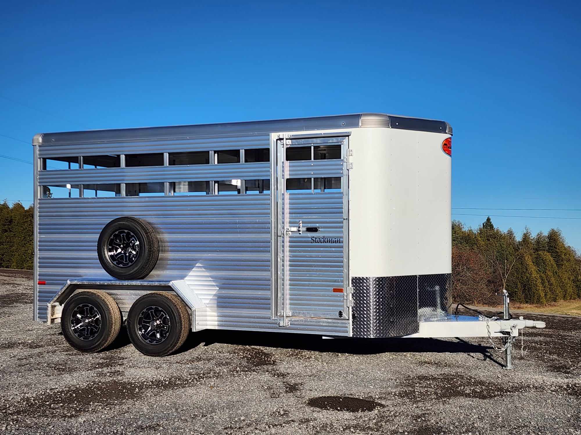 16ft_Livestock_Hauler_Trailer_Sundowner